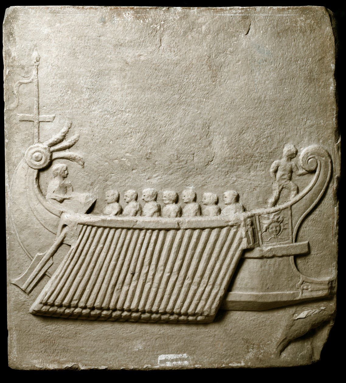 Római művészet: római trirém – Pozzuoli (Pozzuoli) márványfríz töredéke alkotó: Roman