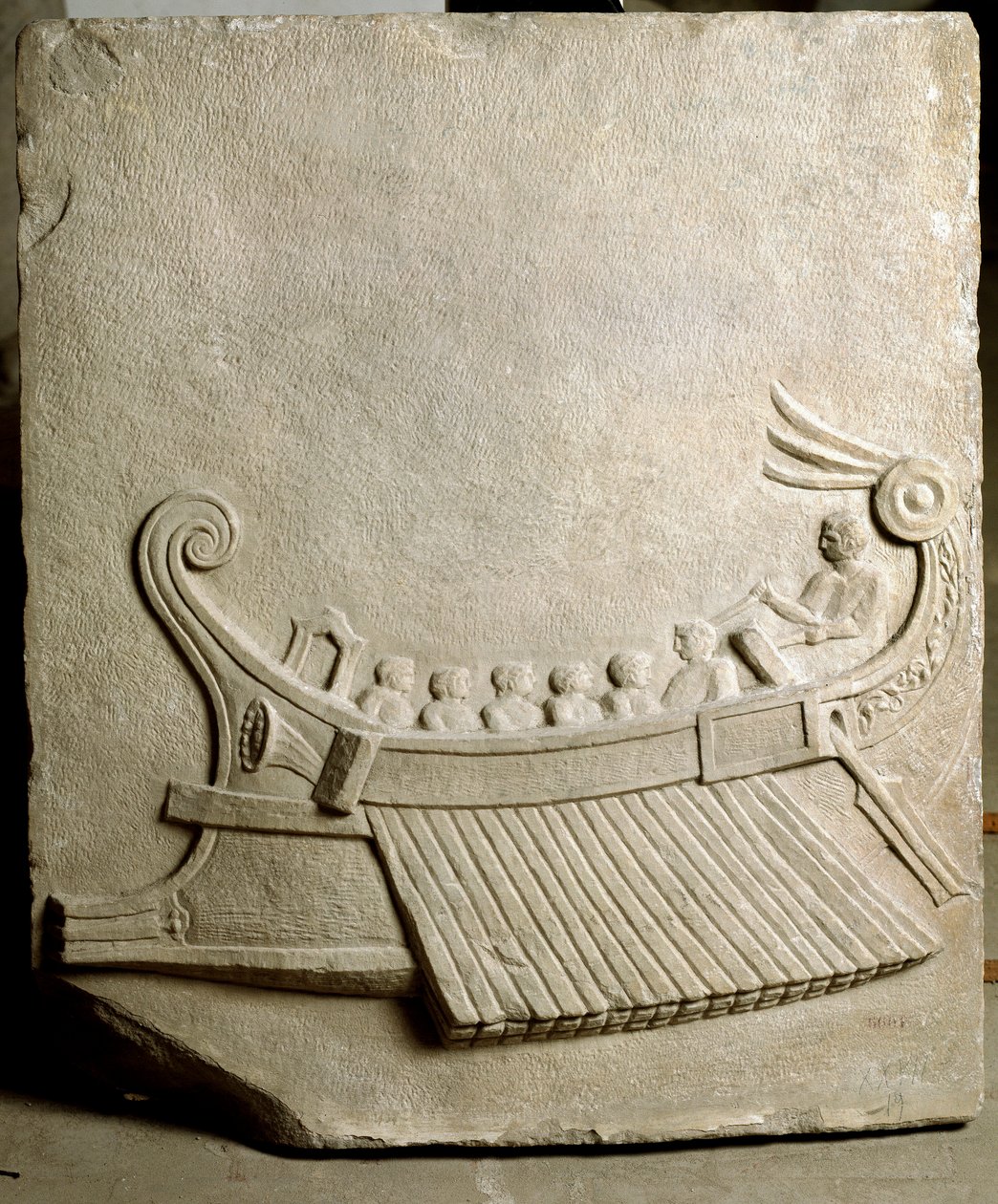 Római művészet: római trirém – Pozzuoli (Pozzuoli) márványfríz töredéke alkotó: Roman