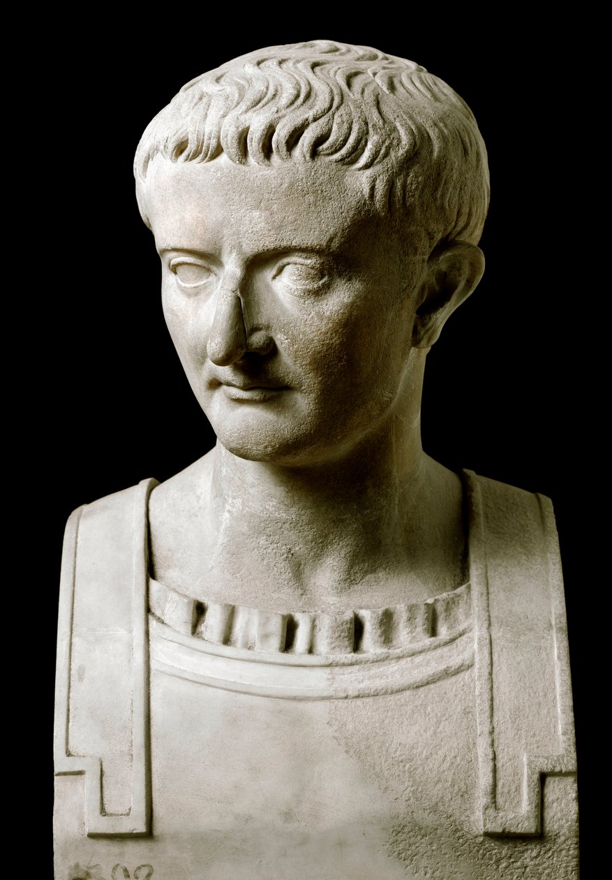 Római művészet: Tiberius márvány mellszobra (Tiberius Claudius Nerone, Kr.e. 42-37), római császár - Ercolanoból (Herculaneum) Kr.u. 1. század - Nápoly, Museo Archeologico Nazionale - Tiberius mellszobra (Tiberius Claudius Nerone, Kr.e. 42-37) ) Kr.u. 37), alkotó: Roman