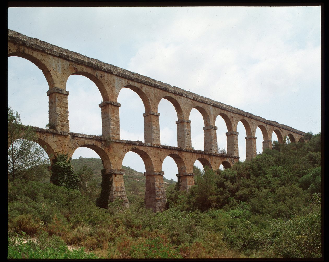 Római művészet: kilátás a tarragonai vízvezetékre (A Ferreres vagy Pont du Diable vízvezetéke) 1. század, Spanyolország (Római művészet: kilátás a római akveduktra Pont de les Ferreres (Pont del Diable) Tarragona, Spanyolország) alkotó: Roman