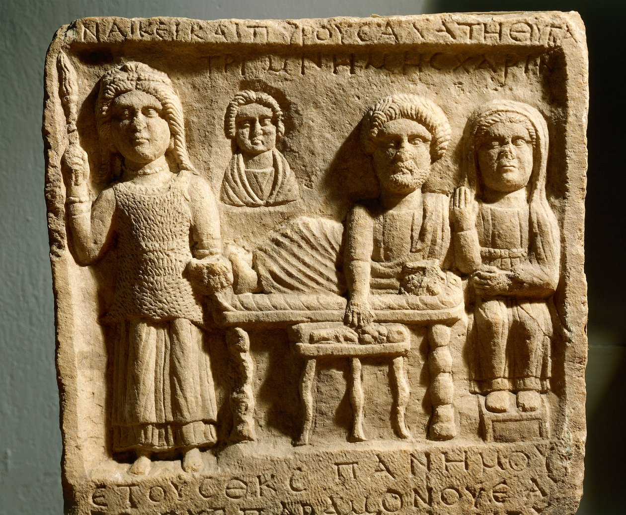 Római dombormű, amely egy temetési lakomát ábrázol Trimontium ősi városából (ma Plovdiv, Bulgária) alkotó: Roman