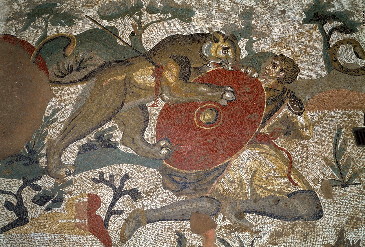 Római művészet: egy oroszlán által megtámadt vadász pajzsával védi magát. „A nagy vadászrész” mozaikrészlete 315-350. Piazza Armerina, Villa Romana del Casale alkotó: Roman