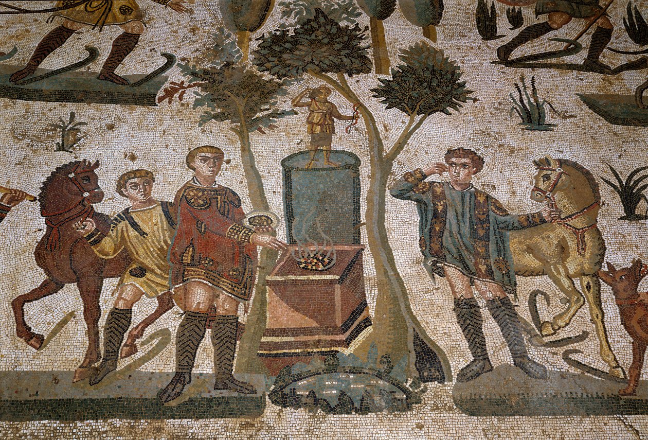 Római művészet: a mozaik részlete „” Kis vadászrész” Vadászok a Diana, a vadászat istensége kultuszának szentelt oltár közelében. Kr.u. 315-350. Piazza Armerina, Villa Romana del Casale alkotó: Roman