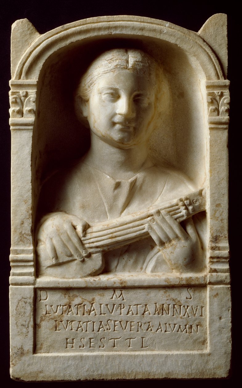 Római művészet: egy „Lutatia Lupata” nevű nő temetési sztéléje, aki 16 éves korában hangszeren játszott. Kr.u. 2. század. Museo Nacional de Arte Romano, Merida, Spanyolország alkotó: Roman
