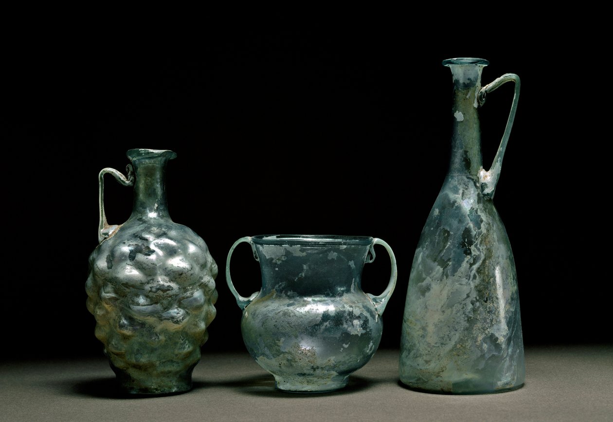 Római művészet: üvegek és kancsó. 1. és 2. században. Museo Nacional de Arte Romano Madrid alkotó: Roman