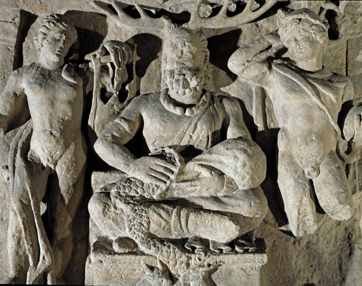 Római művészet: a kelta eredetű gall isten, Cernunnos (vagy Kernunnos) Apollón és Merkúr között képviselteti magát. Reimsből. Kr.u. 1. század. Róma, Museo della Civilta Romana alkotó: Roman