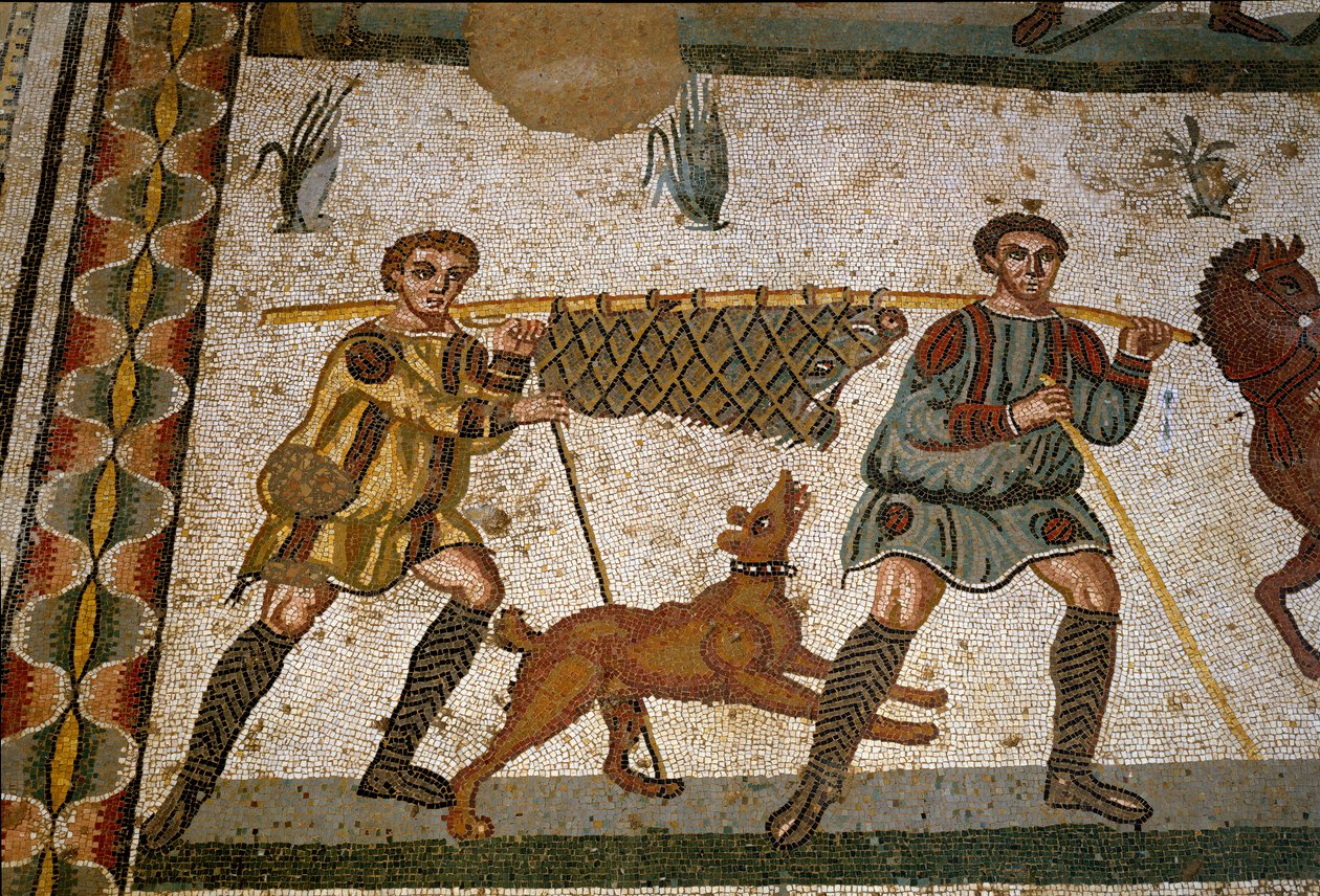 Római művészet: két rabszolga hord egy vaddisznót. „A kis vadásztársaság” mozaikrészlete 315-350. Piazza Armerina, Villa Romana del Casale alkotó: Roman