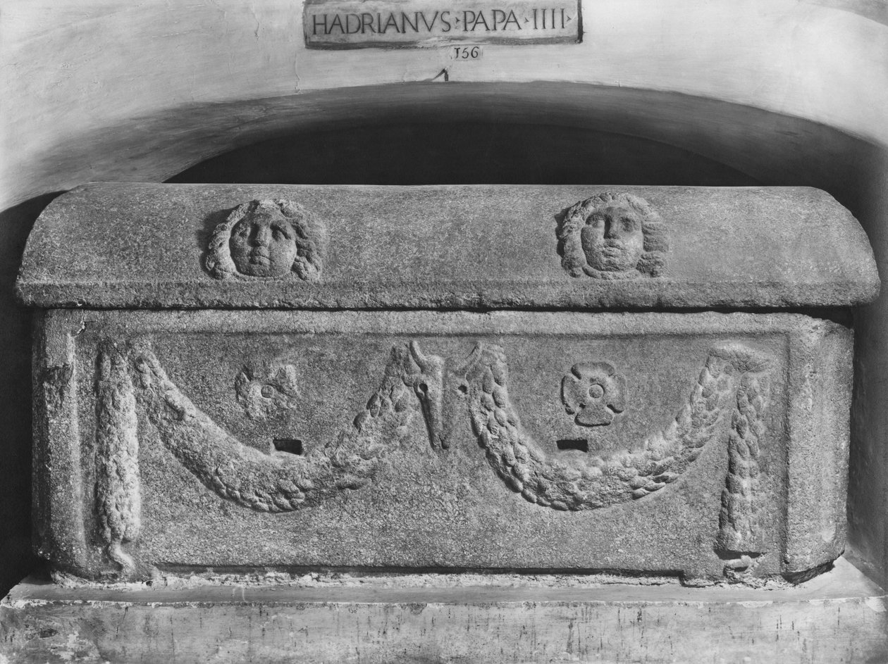 IV. Adrian pápa szarkofágja (egyiptomi gránit) alkotó: Roman