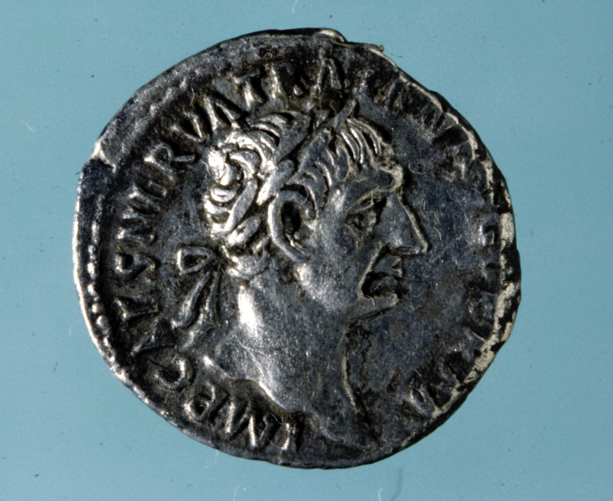 Ezüst érme Nerva római császár képmásával (26 - 98). alkotó: Roman