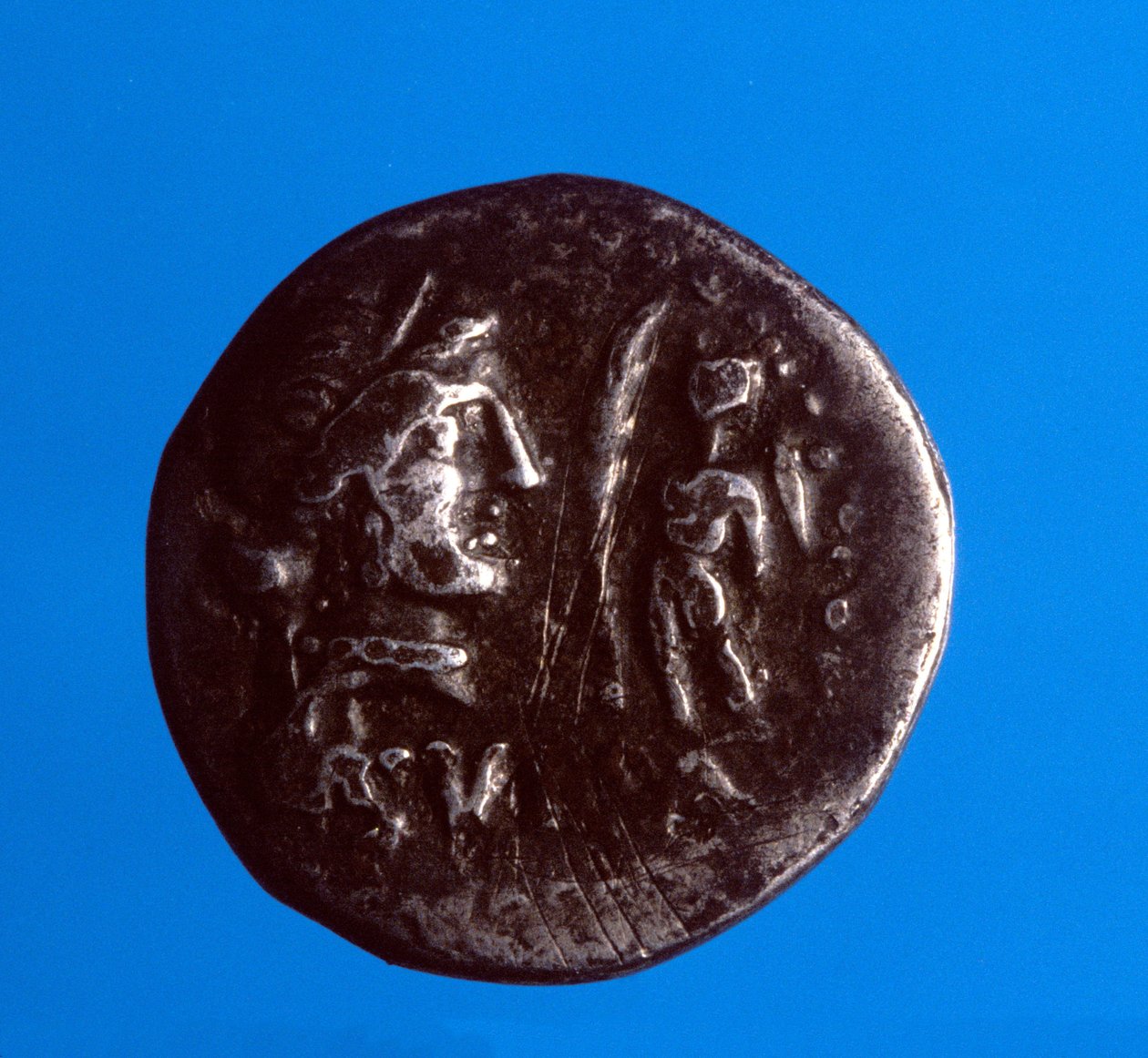Ezüst érme a római politikus Lucius Cornelius Sulla (Silla vagy Sylla) (Kr. e. 138-68) képmásával, Kr.e. 87-ben ütött. alkotó: Roman