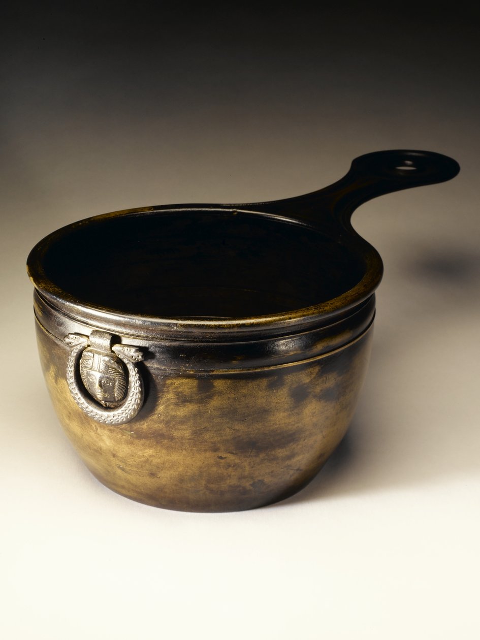Serpenyő ónozott belsővel, a Dowalton Loch Crannogból, Wigtownshire (bronz és ón) alkotó: Roman