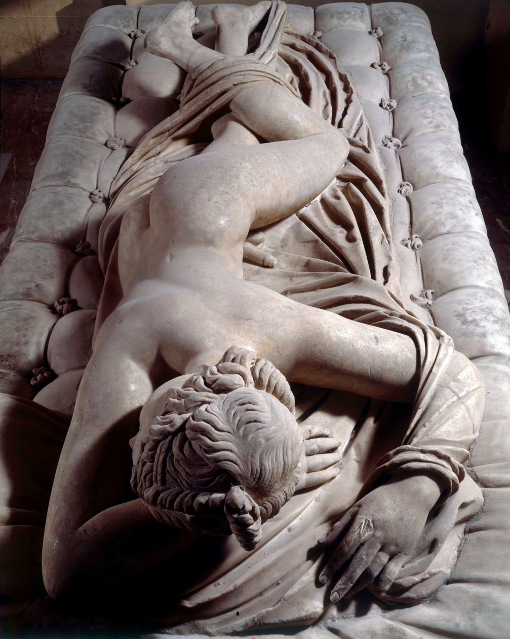 Álmos Hermafrodita római szobor a Kr.e. 2. századból Dim. 1,48 m Párizs, Louvre Múzeum alkotó: Roman
