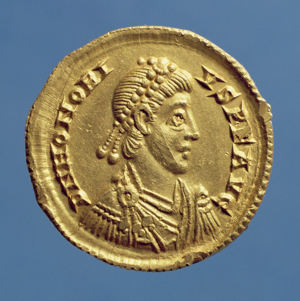 Honorius (393-432) Solidus (előlapja) drapériák, cuirassed, diadémet viselő. Felirat: D N HONORIVS P F AVG (arany) alkotó: Roman