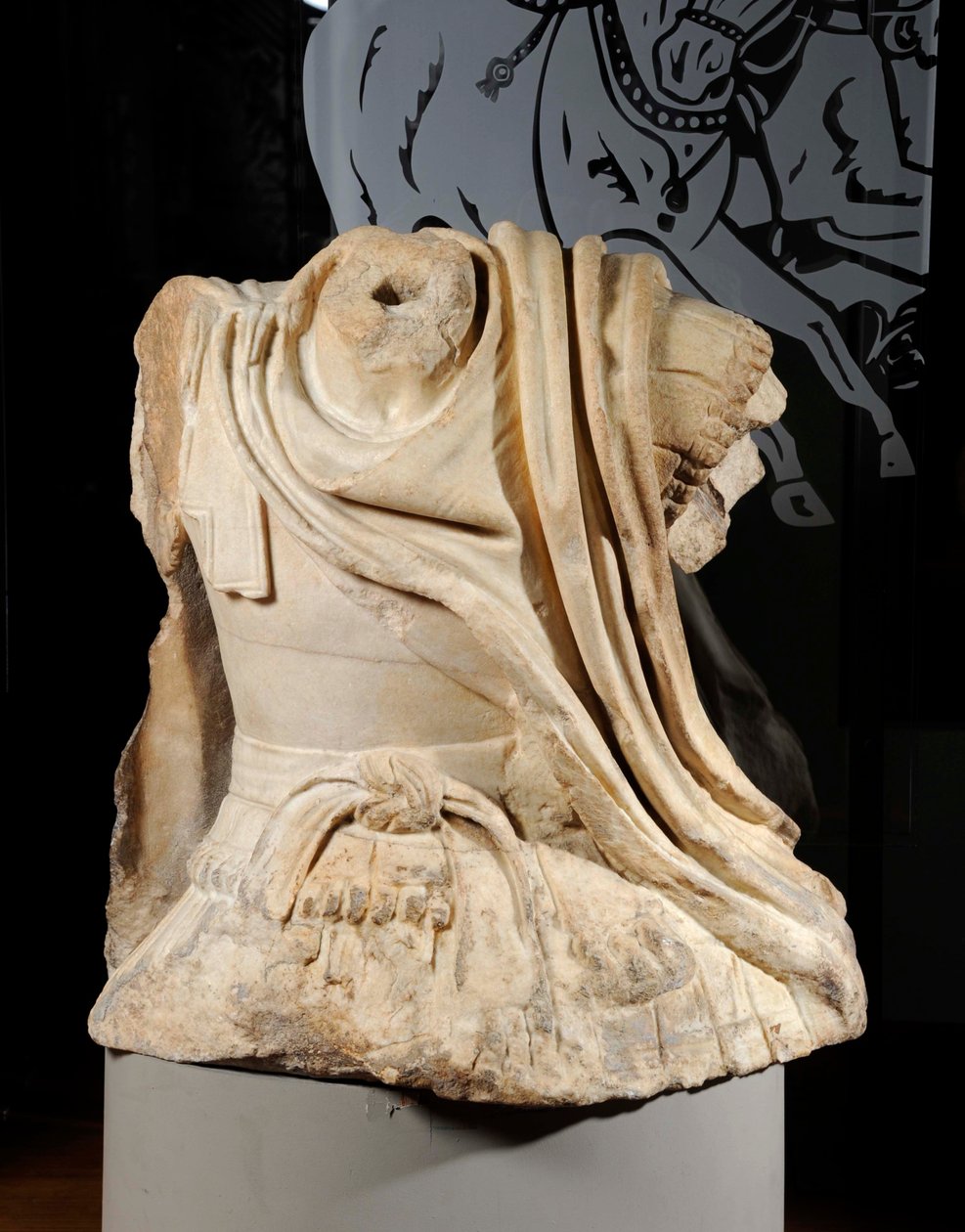 Lucio Licinio Murena torzója, amelyet a Lysippos Dionnak szentelt bronzcsoport lovas Sándor ihletett, i.sz. 67 (márvány) alkotó: Roman