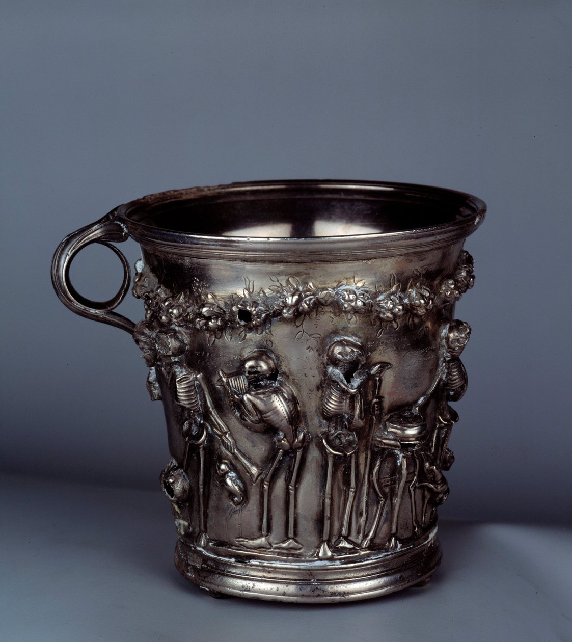 Tresor de Boscoreale: timbale csontvázakkal. Kr.e. 1. század vége – Kr. u. 1. század. Párizs, Louvre Múzeum alkotó: Roman