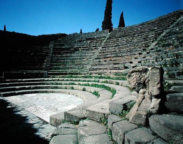Kilátás a Teatro Piccolo színházra alkotó: Roman