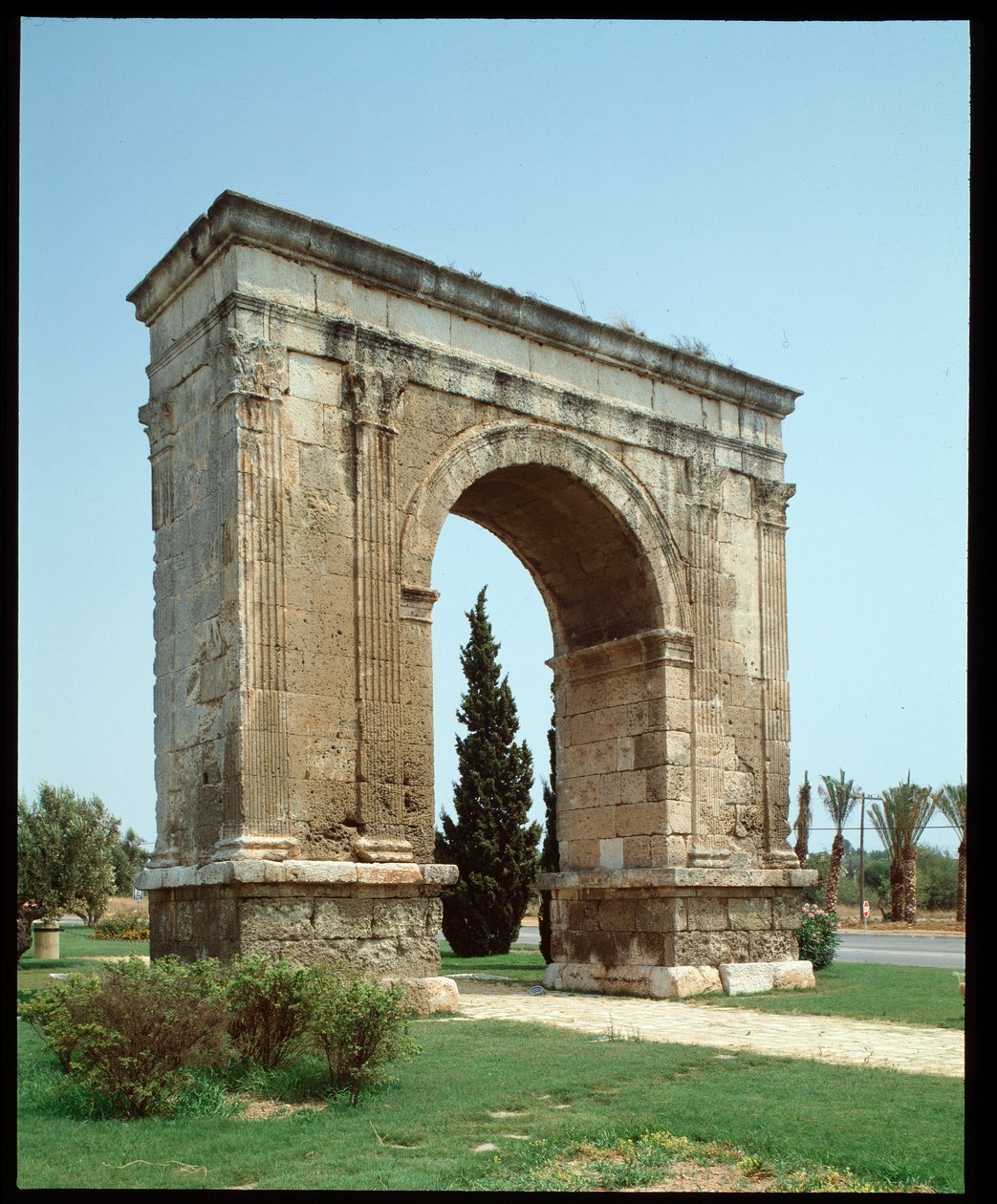 Kilátás a Bera boltívre alkotó: Roman