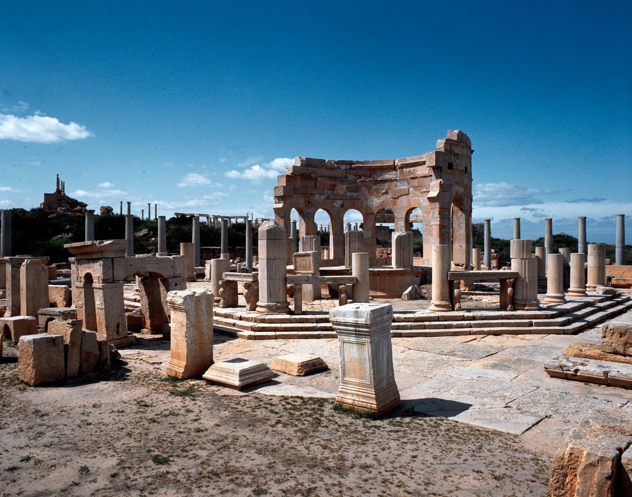 Kilátás a piactérre alkotó: Roman