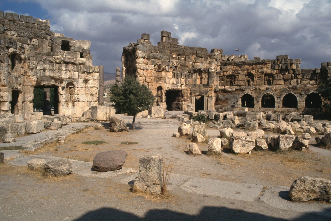 Jupiter Heliopolitanus szentélye, hatszögletű udvar, magas császári időszak (i. e. 27-395) alkotó: Roman Imperial Period