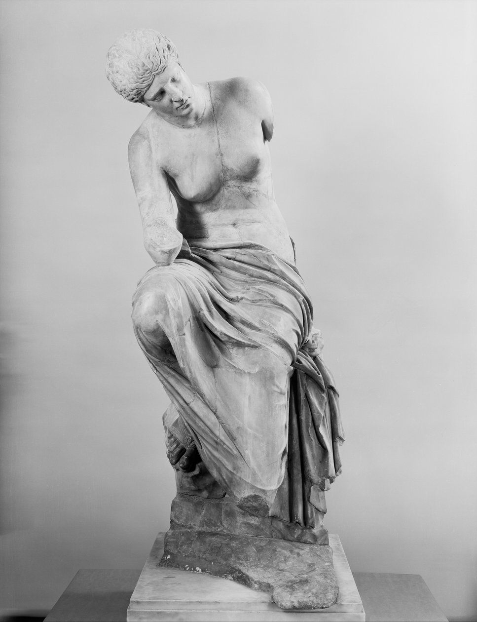 Ülő múzsa szobra alkotó: Roman Imperial Period