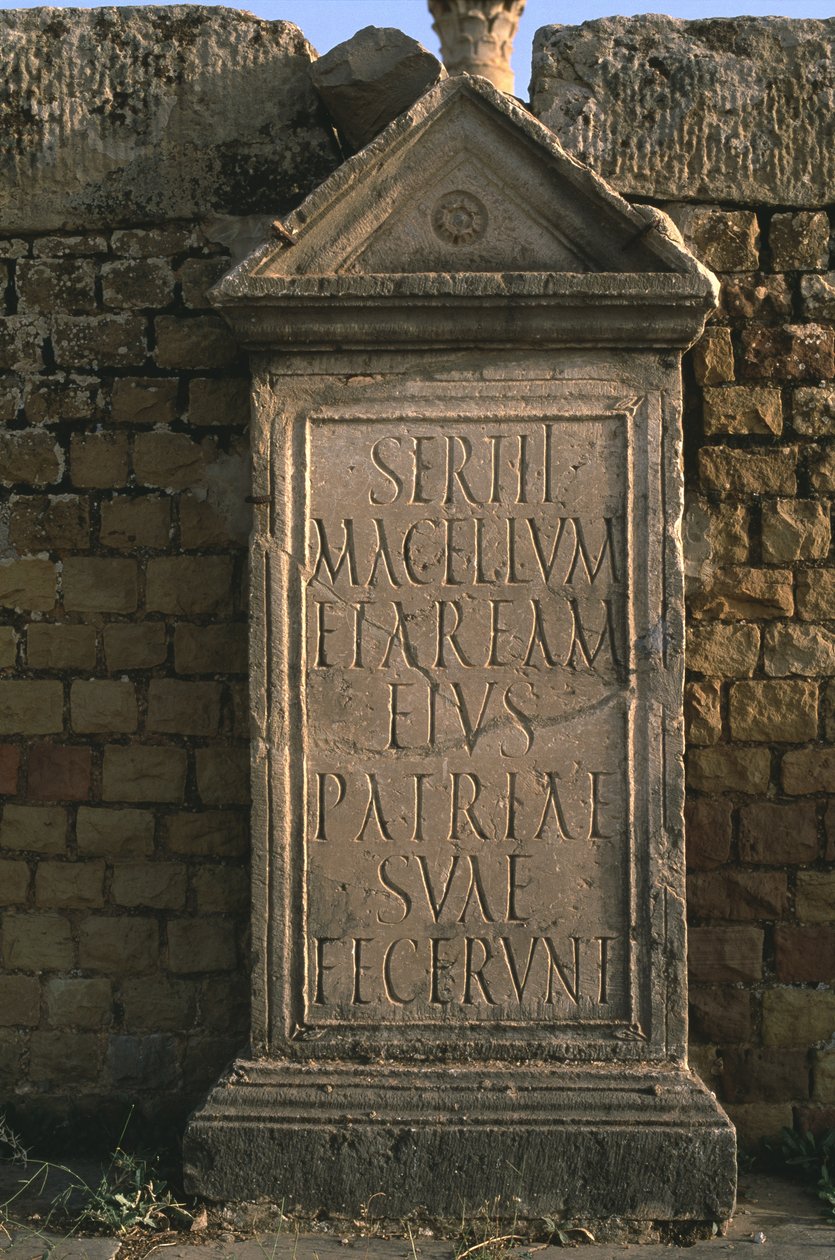 Stela felirattal: Sertius Market High Imperial Period (Kr. e. 27-395) alkotó: Roman Imperial Period