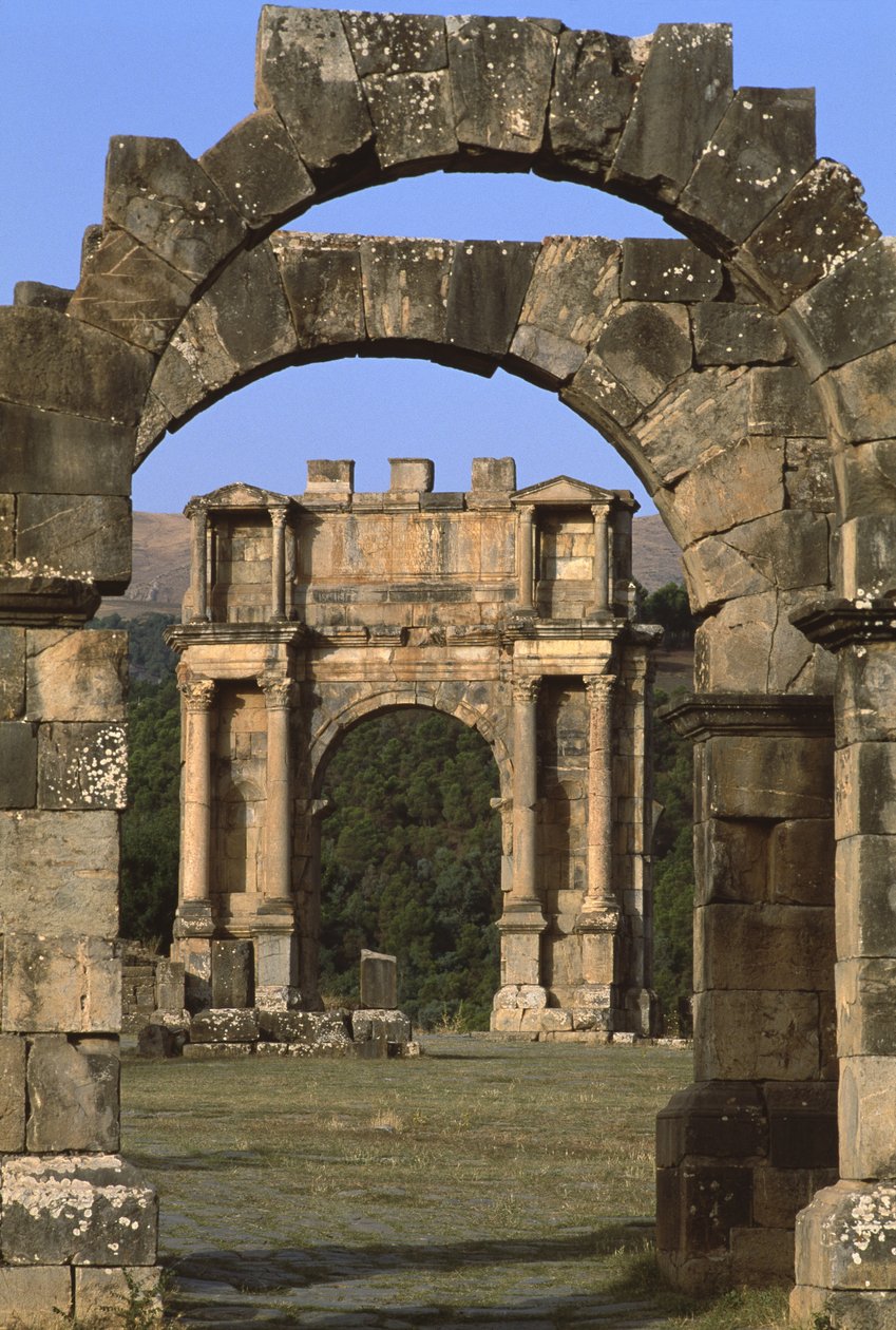 Caracalla császár tiszteletére épült diadalív, a magas birodalmi időszak (i. e. 27-395) alkotó: Roman Imperial Period
