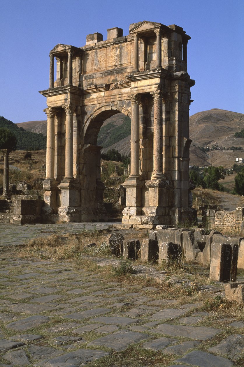 Caracalla császár tiszteletére épült diadalív, a magas birodalmi időszak (i. e. 27-395) alkotó: Roman Imperial Period