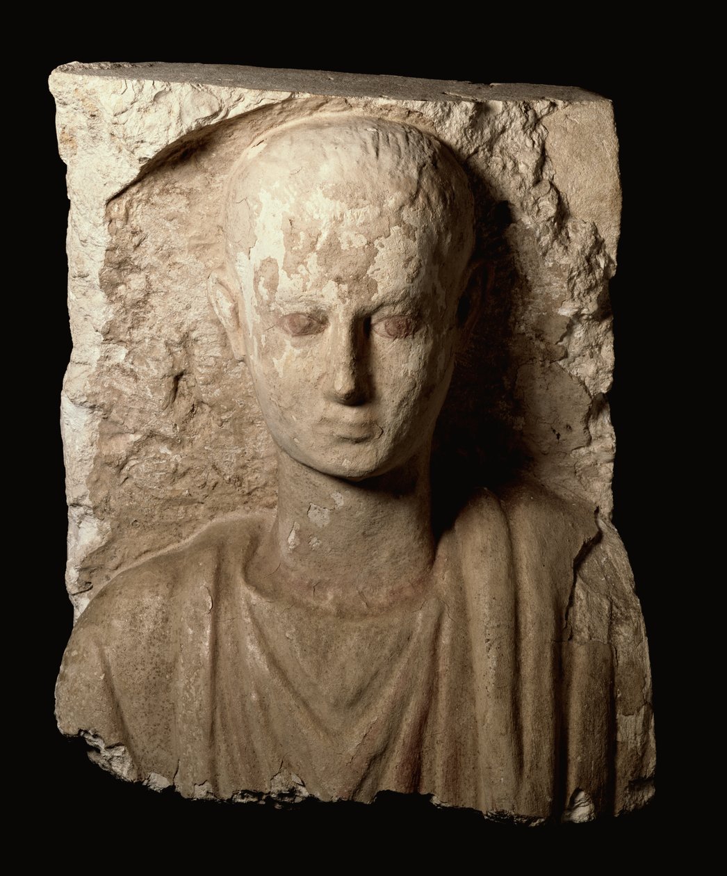 Egy fiatal fiú felsőtestével faragott emlékmű töredéke, kopt korszak, Kr.u. 300 körül (mészkő) alkotó: Roman Period Egyptian