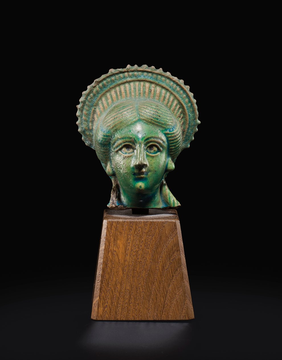 Ízisz-Aphrodité feje, Kr.u. 1.–2. század (fajansz) alkotó: Roman Period Egyptian