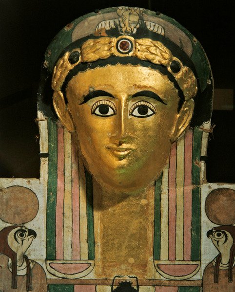 Krates múmia kartonfej, Deir el-Medinából, Théba, 2. század közepe (festett vászon és aranyozott stukkó). alkotó: Roman Period Egyptian