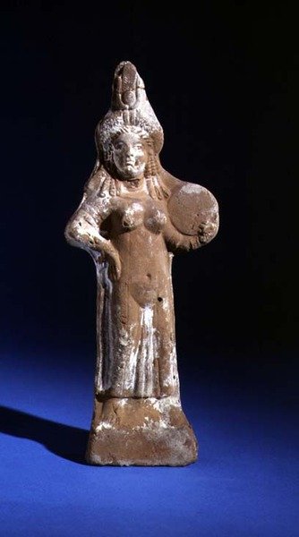 Ízisz istennő szobra timpanonnal (festett terrakotta) alkotó: Roman Period Egyptian