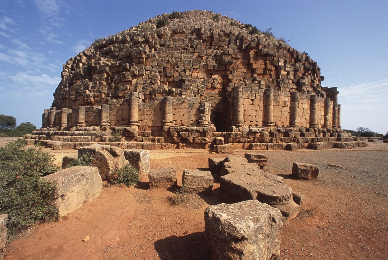 Mauretániai Királyi Mauzóleum, amelyet a hamis ajtókra öntött keresztek miatt a keresztények sírjának neveznek (lásd még: 233874) alkotó: Roman Republican Period