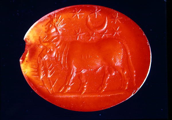 Apis, i.sz. 2-4. század (karneol) alkotó: Roman Roman