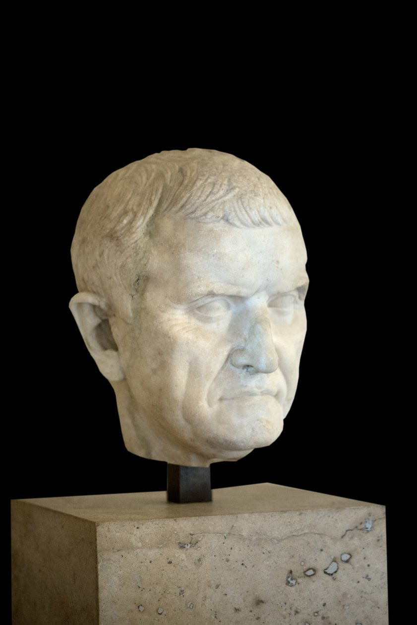 Art Rome Szobortöredék, ismeretlen portréja (márvány alkotó: Roman Roman