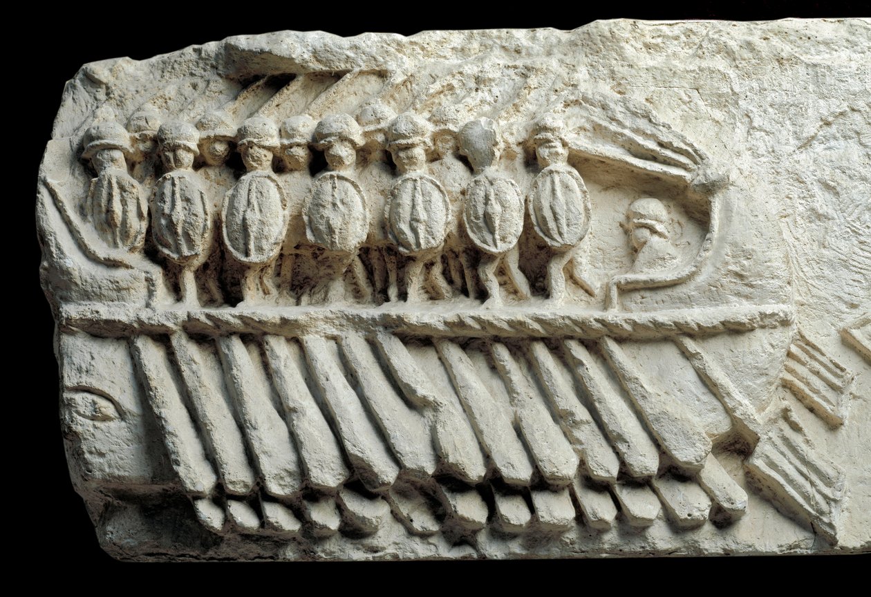 Bireme fegyveres katonákat szállító (alacsony dombormű) alkotó: Roman Roman