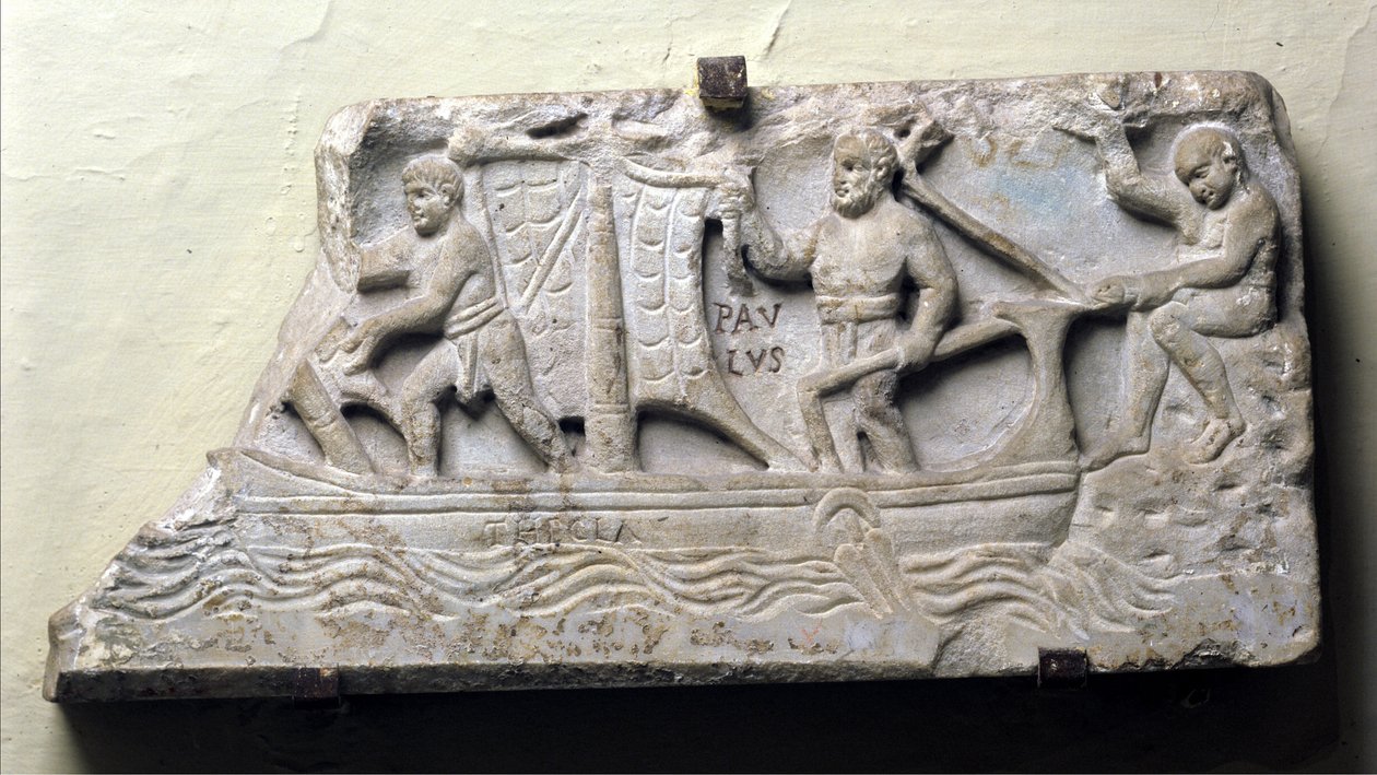 Egy szarkofág fedele a Thecla nevű hajó szimbolikus ábrázolásával: Szent Pál tartja a kormányt és manőverezi a vitorlát. alkotó: Roman Roman