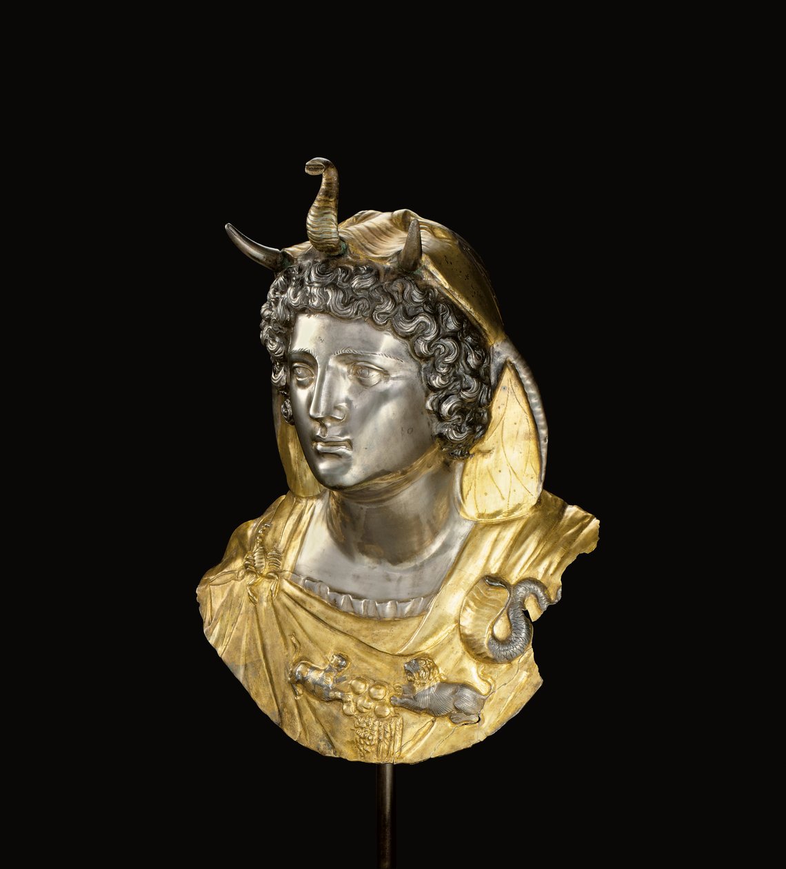 Kleopátra Selene emblémája, c. Kr.e. 1. század vége – Kr. u. 1. század eleje (aranyozott és ezüst) alkotó: Roman Roman