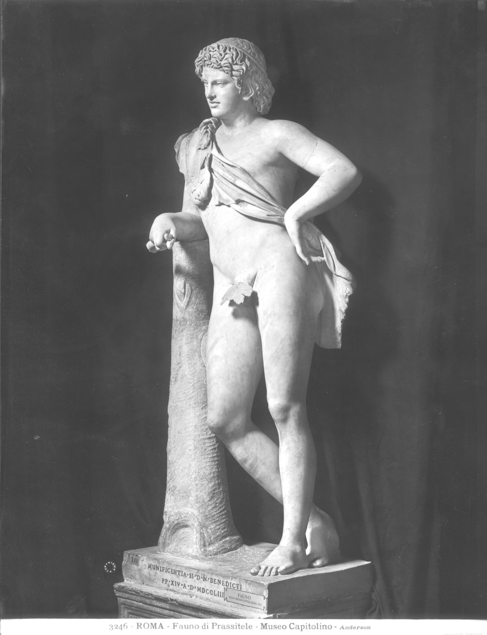 Faunus, Praxiteles eredeti példányának másolata (Kr. e. 370-330) (márvány) (f/w fotó) alkotó: Roman Roman