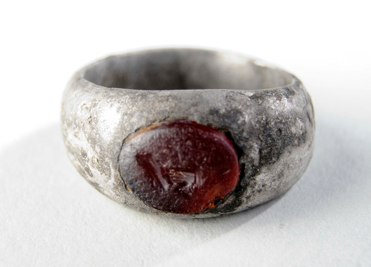 Ujjgyűrű mélynyomással (ezüst) alkotó: Roman Roman