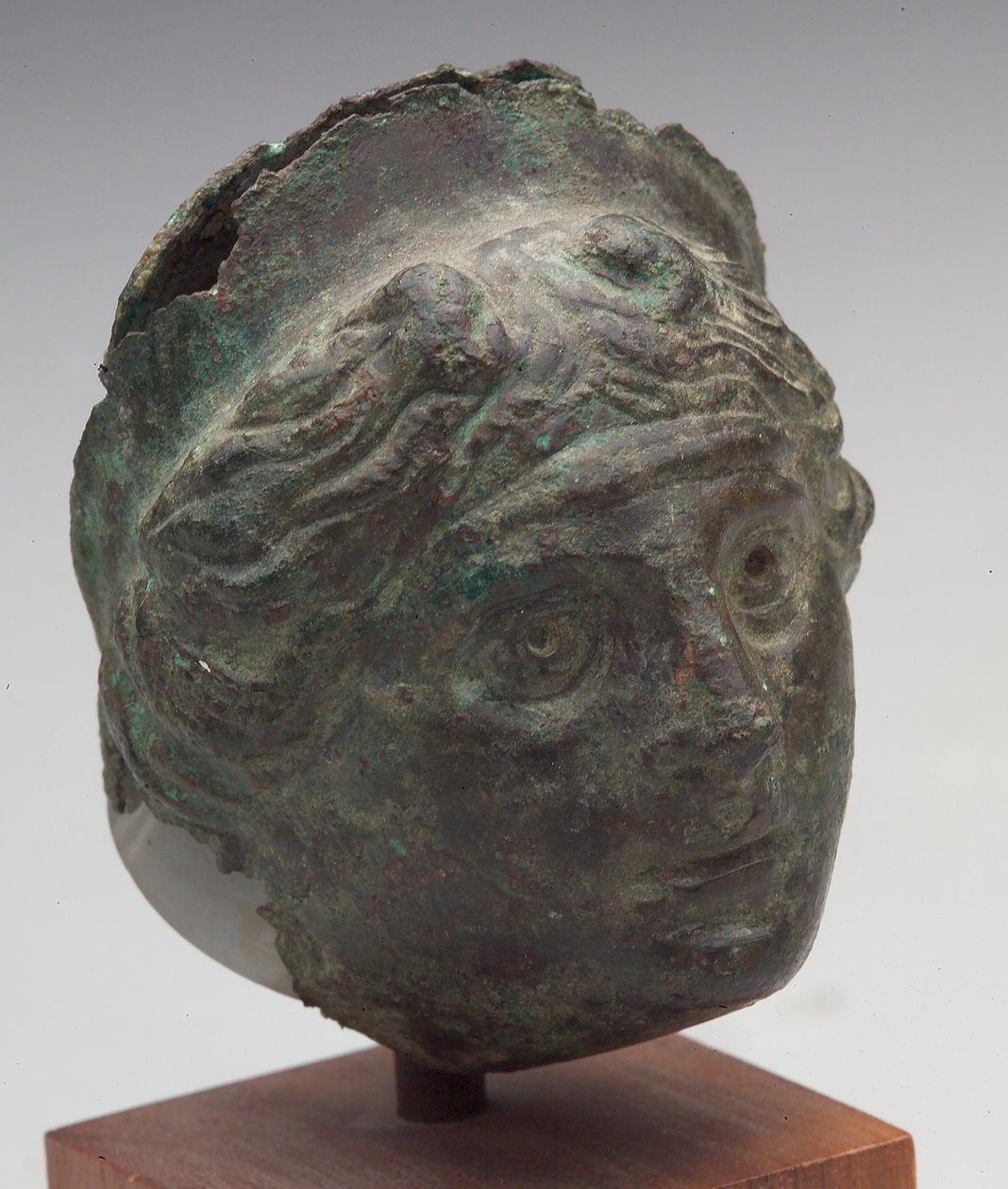 Aphrodité feje, Kr.u. 5. század(?) (repoussé bronz) alkotó: Roman Roman
