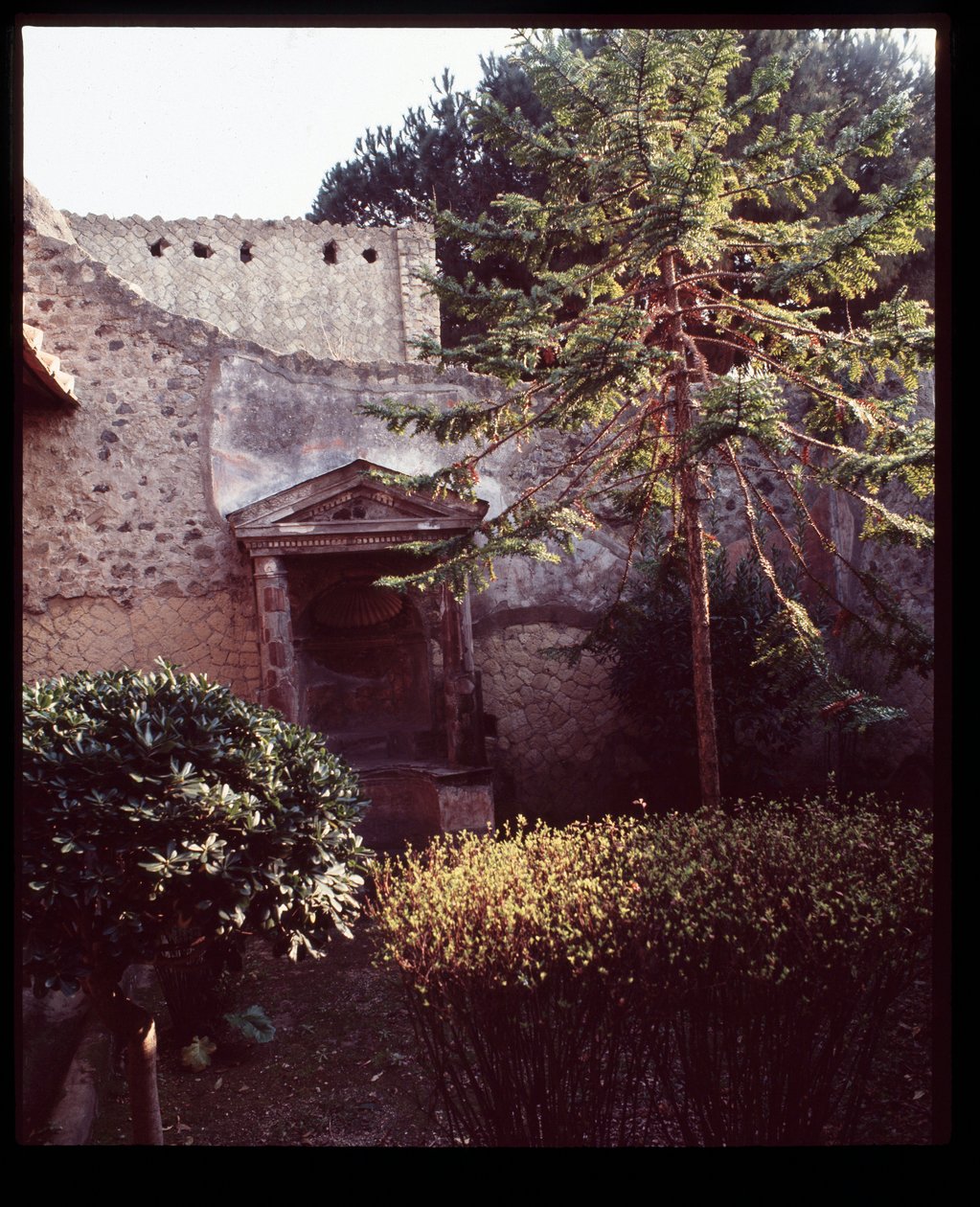 Lararium a Casa del Mobilio Carbonizzato (Elszenesedett Bútorok Háza), Kr.e. 5. század – Kr.u. 1. század alkotó: Roman Roman