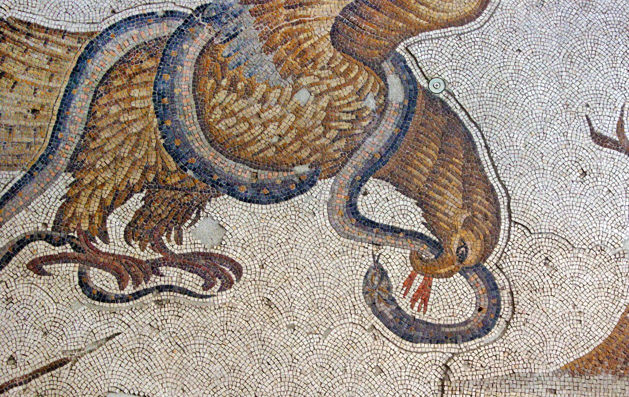A sast és a kígyót ábrázoló mozaik, Arasta bazár, Ahmet szultán mecset, Isztambul. alkotó: Roman Roman