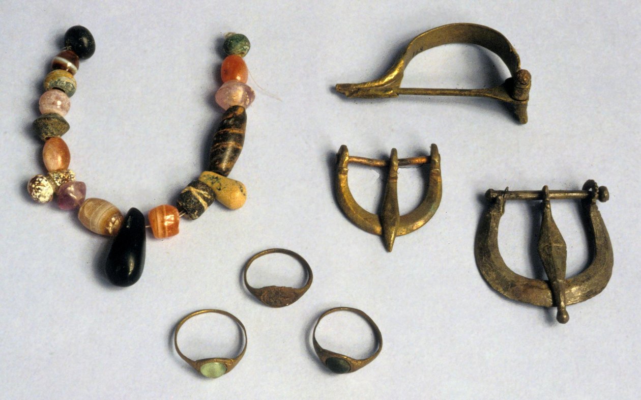 Gyűrűk, csatok és fibulák, Masada (vegyes technika) alkotó: Roman Roman