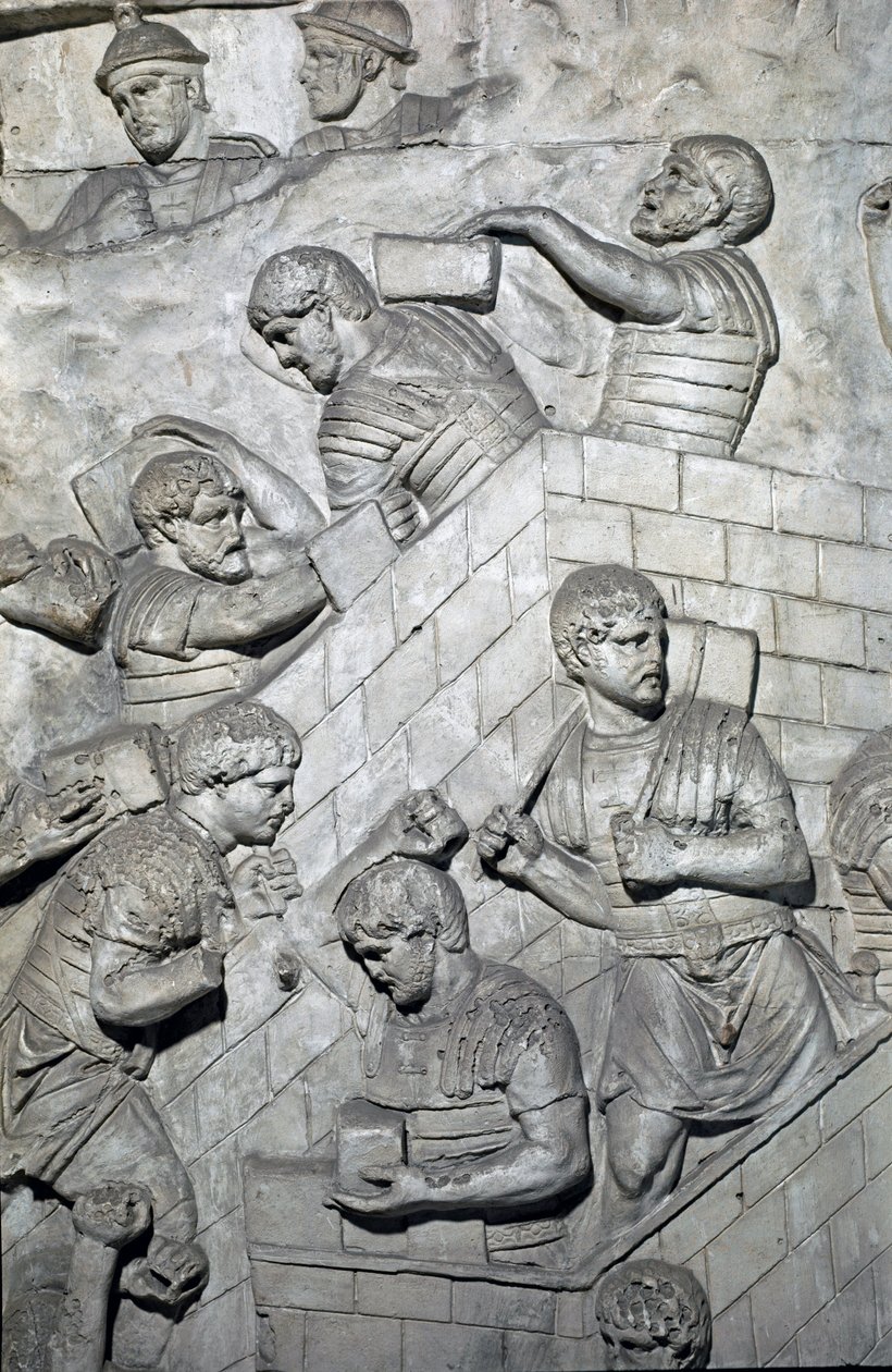 Római művészet: „”erőd építése a római táborban”” 1862-es formanyomtatvány, amely a Traianus császár (53-117) uralkodása alatt épült római Traianus-oszlop (Trajane oszlop) (Colonna Traiana) domborműveit reprodukálja. . A Trajane-oszlop megemlékezik t alkotó: Roman Roman