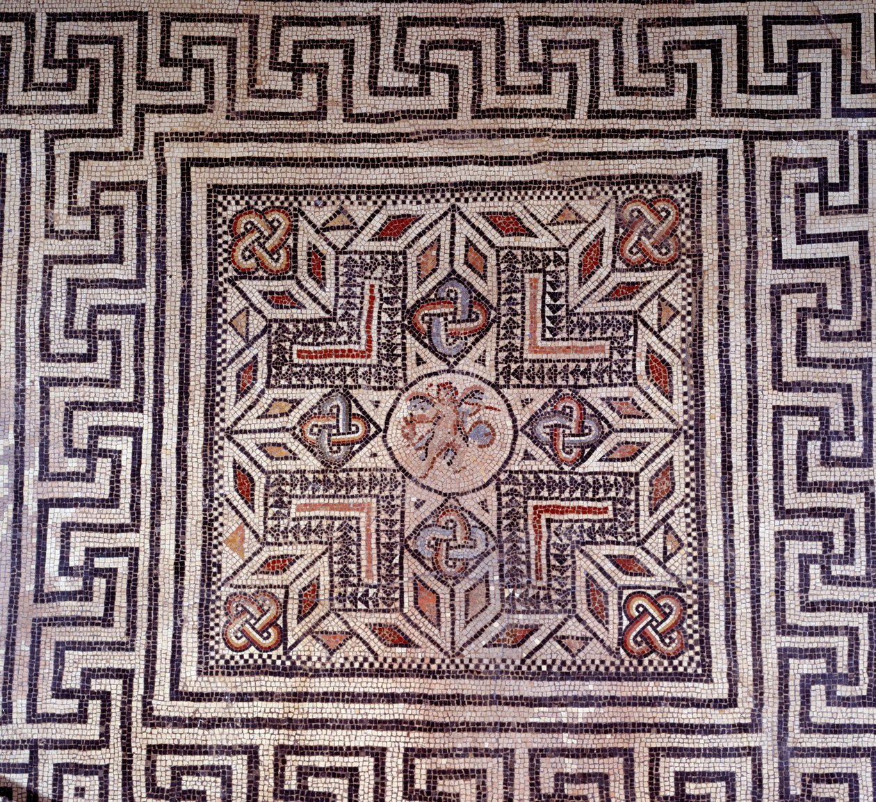 Római művészet: mozaik geometrikus figurákkal. Nimes, Régészeti Múzeum. alkotó: Roman Roman