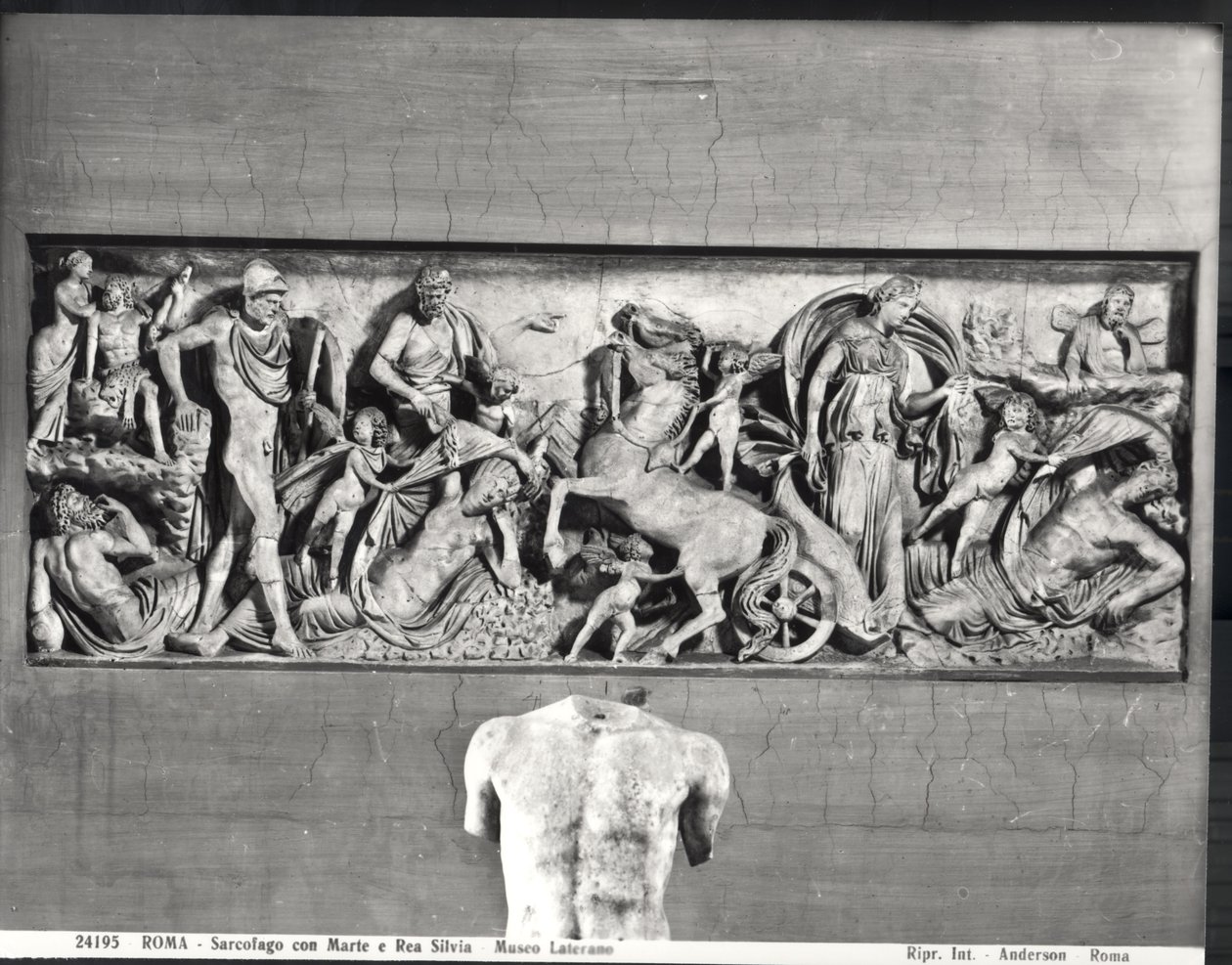 Marsot és Rhea Silviát (márvány) ábrázoló szarkofág (f/w fotó) alkotó: Roman Roman