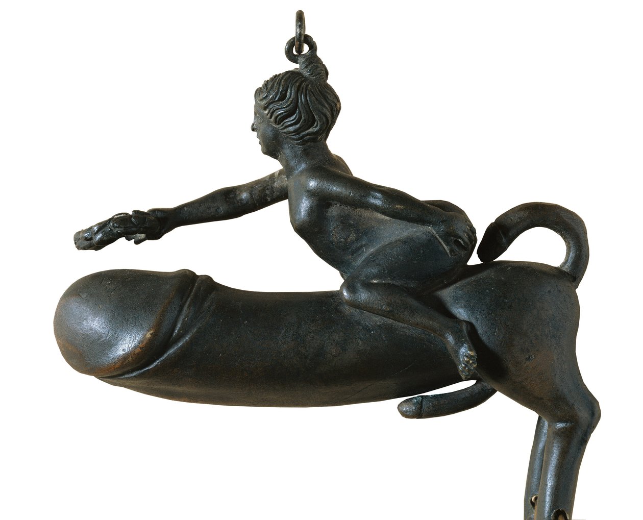 Sasamon Phallus. 1. sz. Állat mellkas, lábak és farok alakú makkkal, babérkoszorúval díszített nőalakkal. Amulett a gonosz szem ellen. Római művészet. Korai birodalom. Bronzszobor. SPANYOLORSZÁG. KATALÓNIA. BARCELONA. Barcelona. Katalán Régészeti Múzeum alkotó: Roman Roman