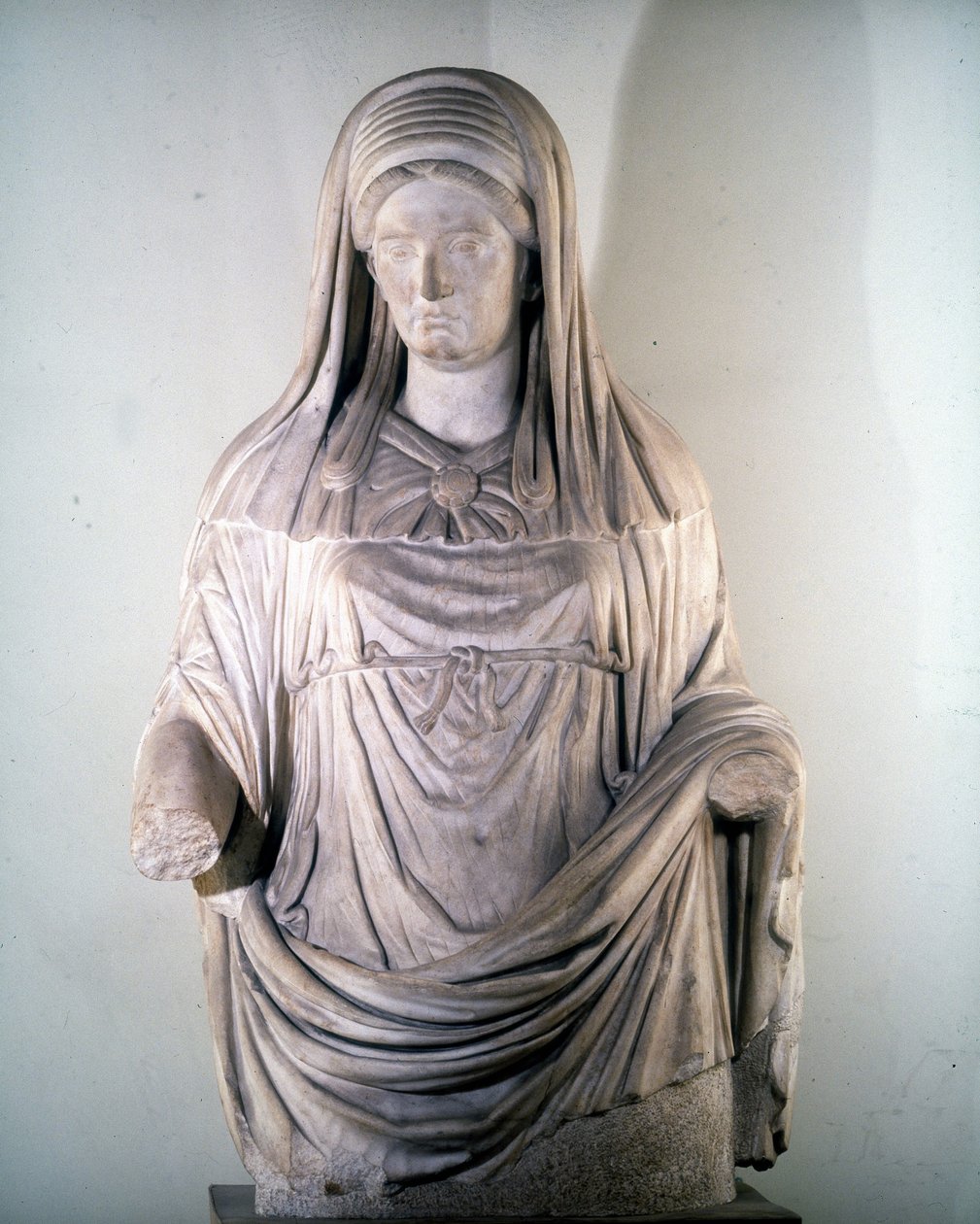 A "Massima" vestál szobra. Nemzeti Római Múzeum. Róma alkotó: Roman Roman