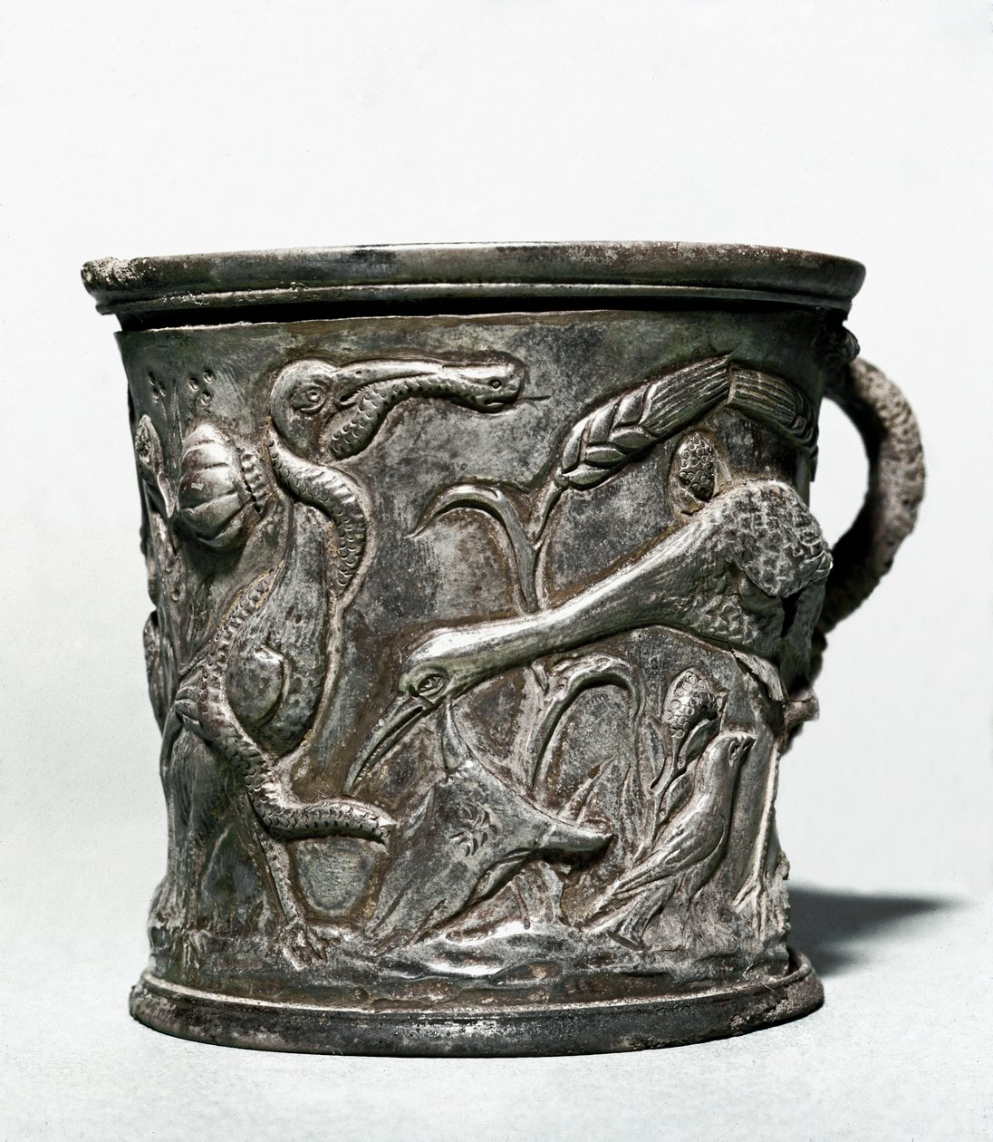 Ezüst pohár madarakkal és búzával alkotó: Roman Roman