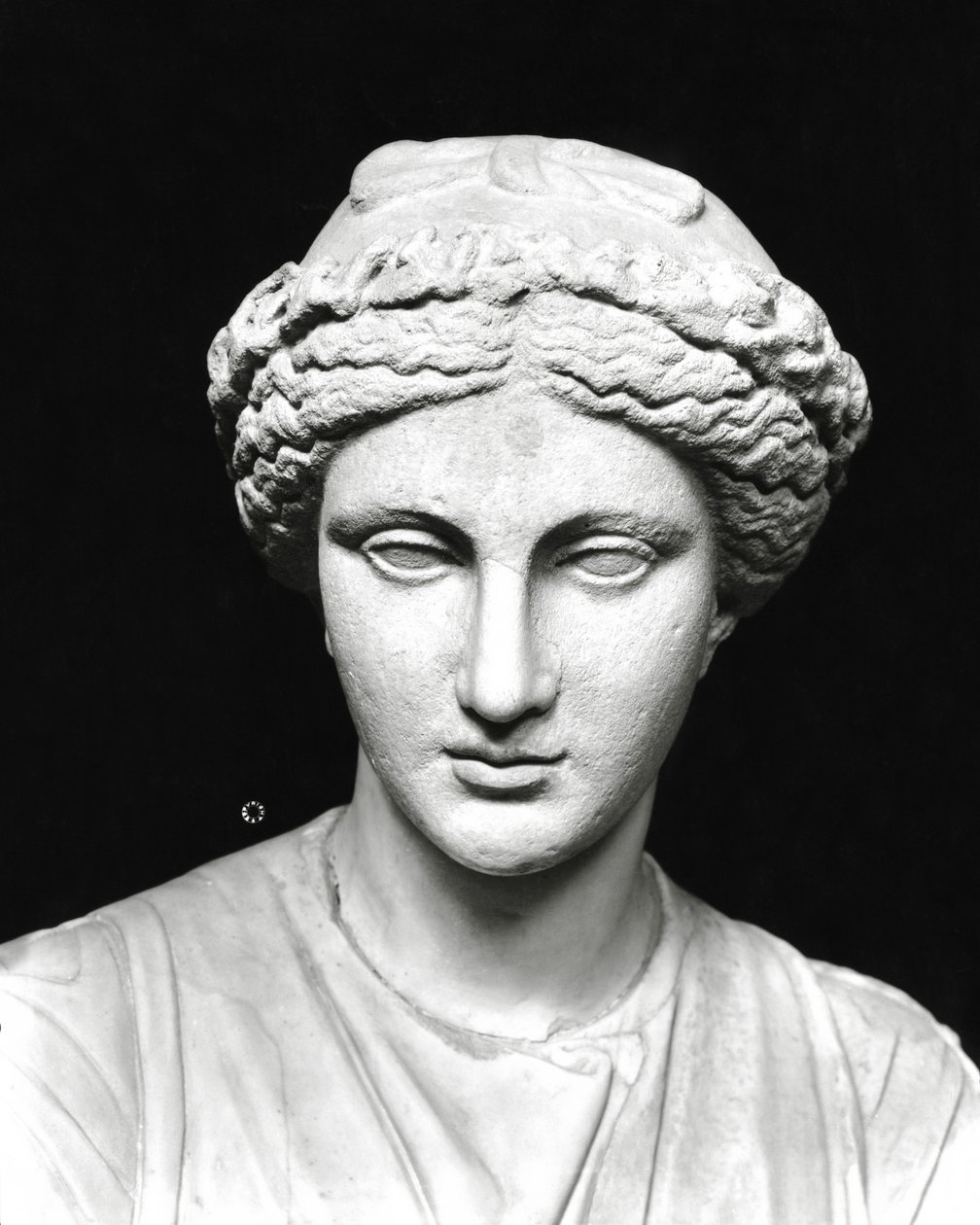 Tekercset tartó Clio szobra, fejrészlet (kő) (f/w fotó) (lásd még: 161938) alkotó: Roman Roman